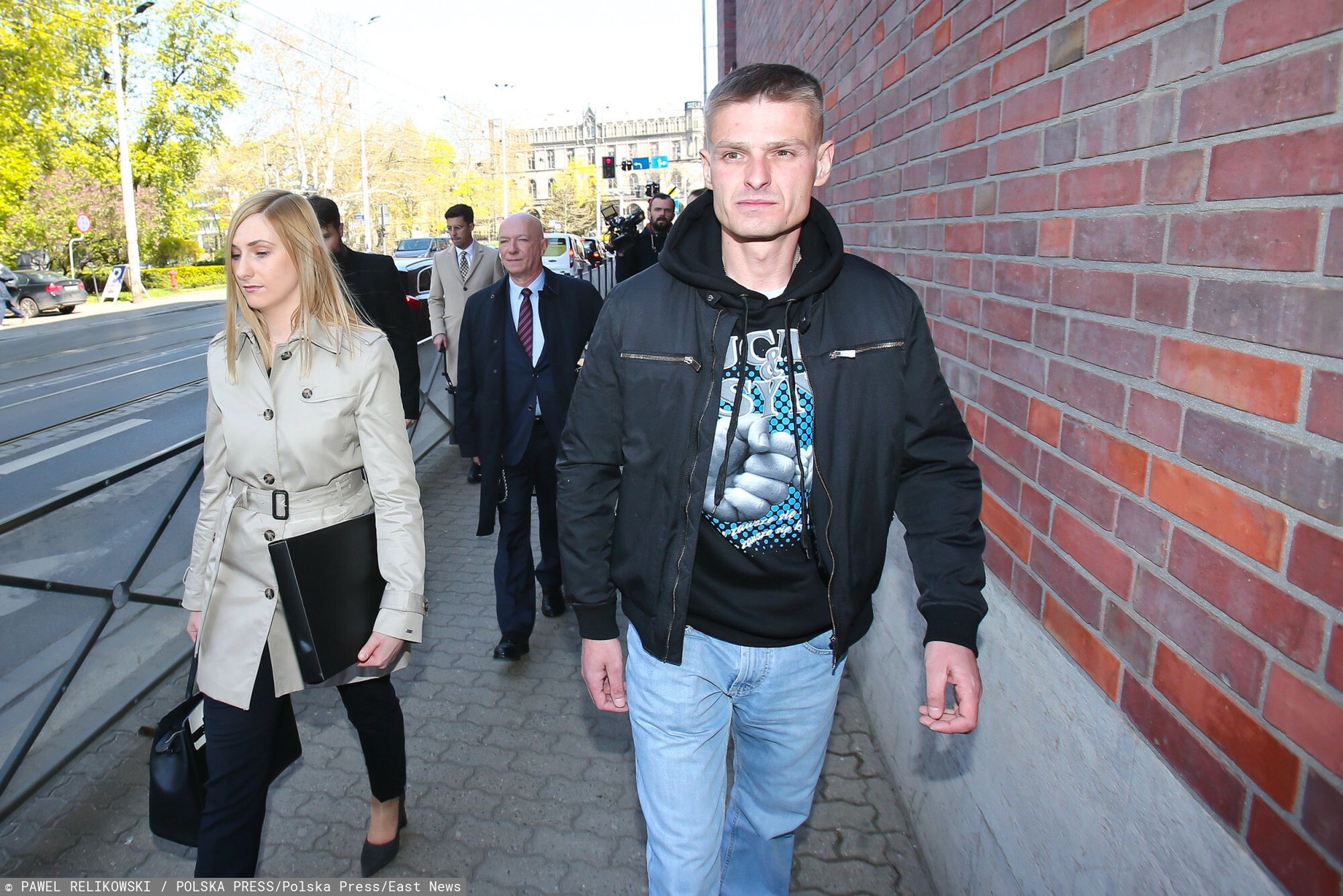 Zbigniew ?wi?kalski sk?ada wniosek o rekordowe odszkodowanie dla Tomasza Komendy17.04.2019 WROCLAW  TOMASZ KOMENDA I ZBIGNIEW CWIAKALSKI ZLOZYLI W BIURZE PODAWCZYM WROCLAWSKIEGO SADU OKREGOWEGO POZEW O ODSZKODOWANIE WYSOKOSCI 18 MLN ZLOTYCH.  MIROSLAWICE MORDERSTWO CWIAKALSKI SAD KOMENDA ODSZKODOWANIE  GAZETA WROCLAWSKA  PAWEL RELIKOWSKI / POLSKA PRESSPAWEL RELIKOWSKI / POLSKA PRESS