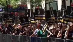 Kolejna reperkusja strajku scenarzystów i aktorów w USA. Warner Bros. zawiesza umowy z topowymi gwiazdami