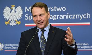 Sikorski zabrał głos ws. ewakuacji Polaków. "Jest pewien dylemat"