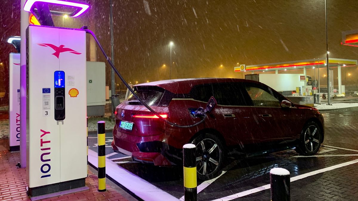 Taki widok będzie coraz powszechniejszy w Polsce, choć sieć stacji Ionity jest na razie szczątkowa