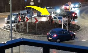 "Czemu stoją?". To nie żart. Paraliż na rondzie