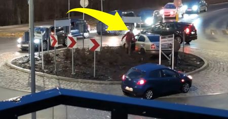 "Czemu stoją?". To nie żart. Paraliż na rondzie
