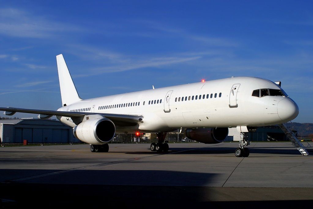 Boeing C-32B na lotnisku w Stuttgarcie