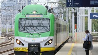 Ktoś ostrzelał pociąg? Odkryto zagadkowe ślady