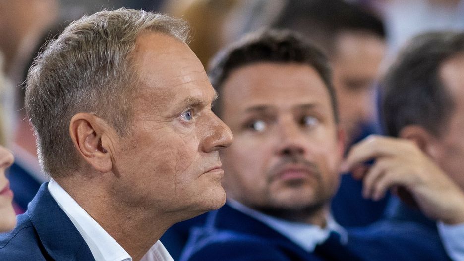 Donald Tusk i Rafał Trzaskowski na konwencji PO w Radomiu