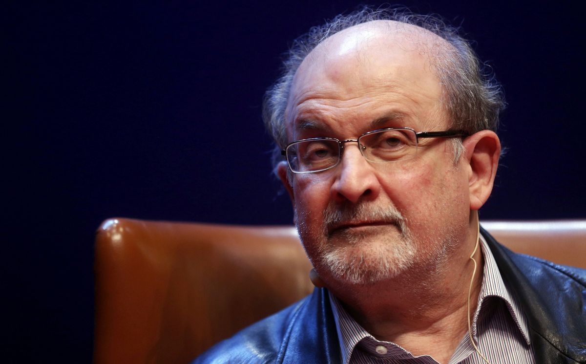 Atak na Salmana Rushdie. Pisarz jest w ciężkim stanie 