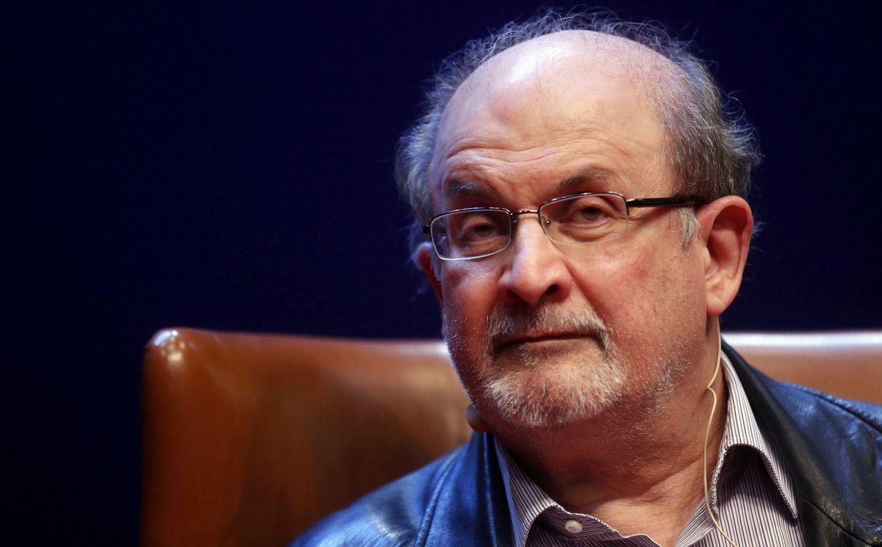 Atak na Salmana Rushdie. Pisarz jest w ciężkim stanie