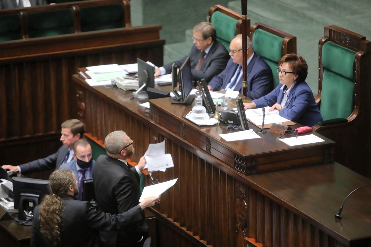 Długie obrady Sejmu. Absurdalne poprawki