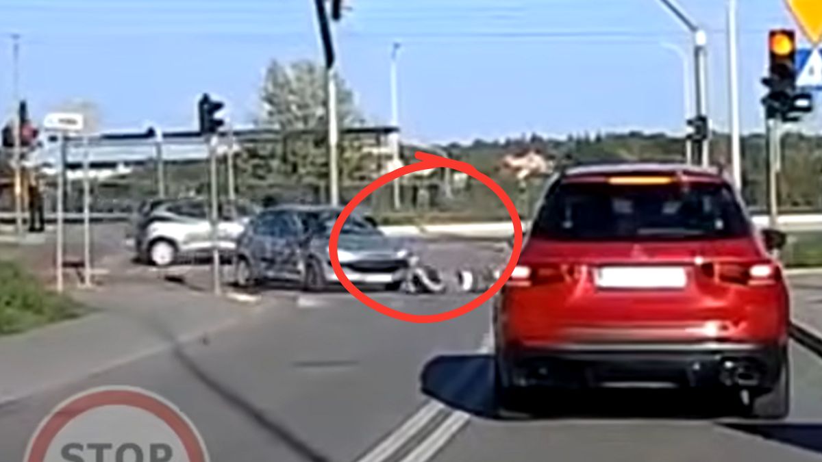 Osoba na hulajnodze elektrycznej uderzyła w bok samochodu 