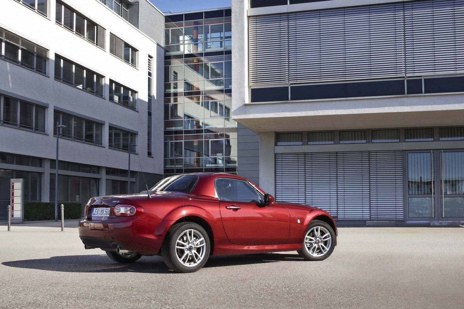2013 Mazda MX-5 - kultowy roadster po kuracji odmładzającej [galeria] 17