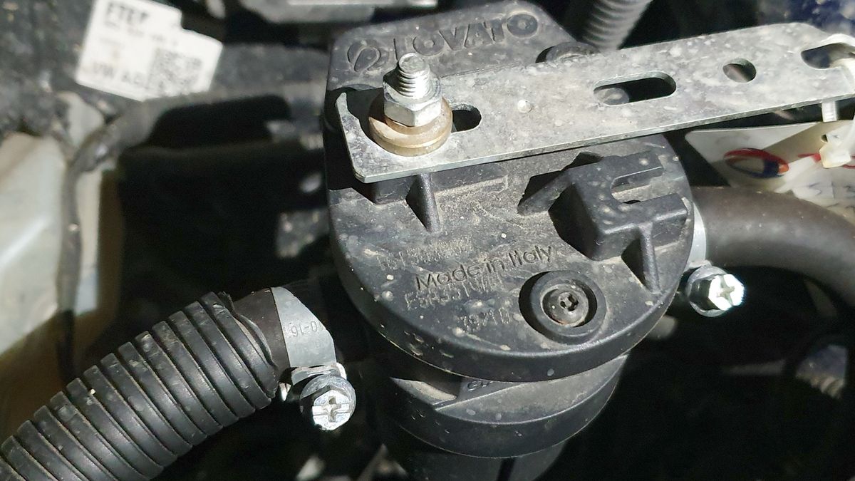 Filtr fazy lotnej. Tu wymienia się tylko wkład