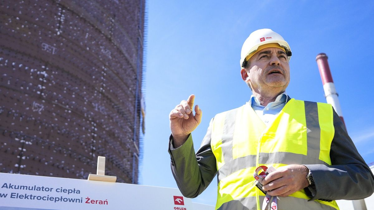 Zwiedzanie akumulatora ciep?a w Elektrociep?owni ?era?
16.07.2026 Warszawa Zwiedzanie akumulatora ciepla w Elektrocieplowni Zeran Fot. Marysia Zawada/REPORTER
N/z: Andrzej Gajewski prezes Orlenu Termika
Marysia Zawada/REPORTER