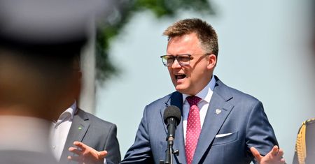 Komentują spotkanie Hołowni. "Kto flirtuje z Bielanem i Kaczyńskim"