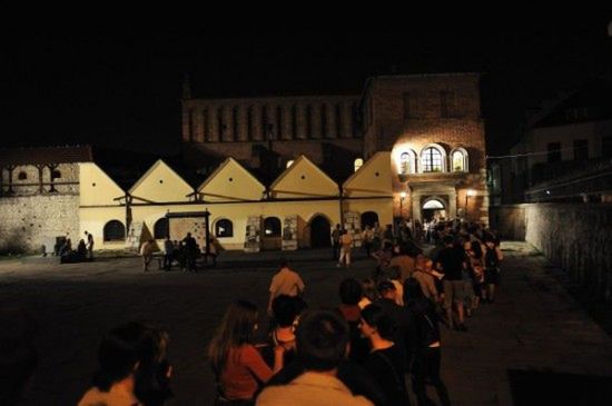 Kolejka do Synagogi Starej (ul. Szeroka 24)