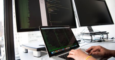 Najpopularniejsze języki programowania: Visual Basic .NET jeszcze nigdy nie był tak wysoko