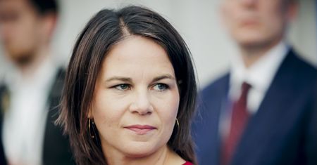 Awaria samolotu z niemiecką minister. Do morza zrzucono paliwo