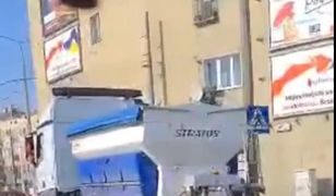 Poznań. Pługopiaskarka na ulicach. "To drogowcy chcą zaskoczyć zimę"