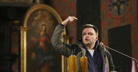 Kościół w Polsce traci wiernych. Hołownia o kryzysie instytucji: "Płakać też po niej nie będę"