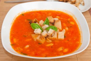 Dosyp 1 łyżeczkę do zupy pomidorowej. Podkręci jej smak i pomoże wyregulować twój poziom cukru