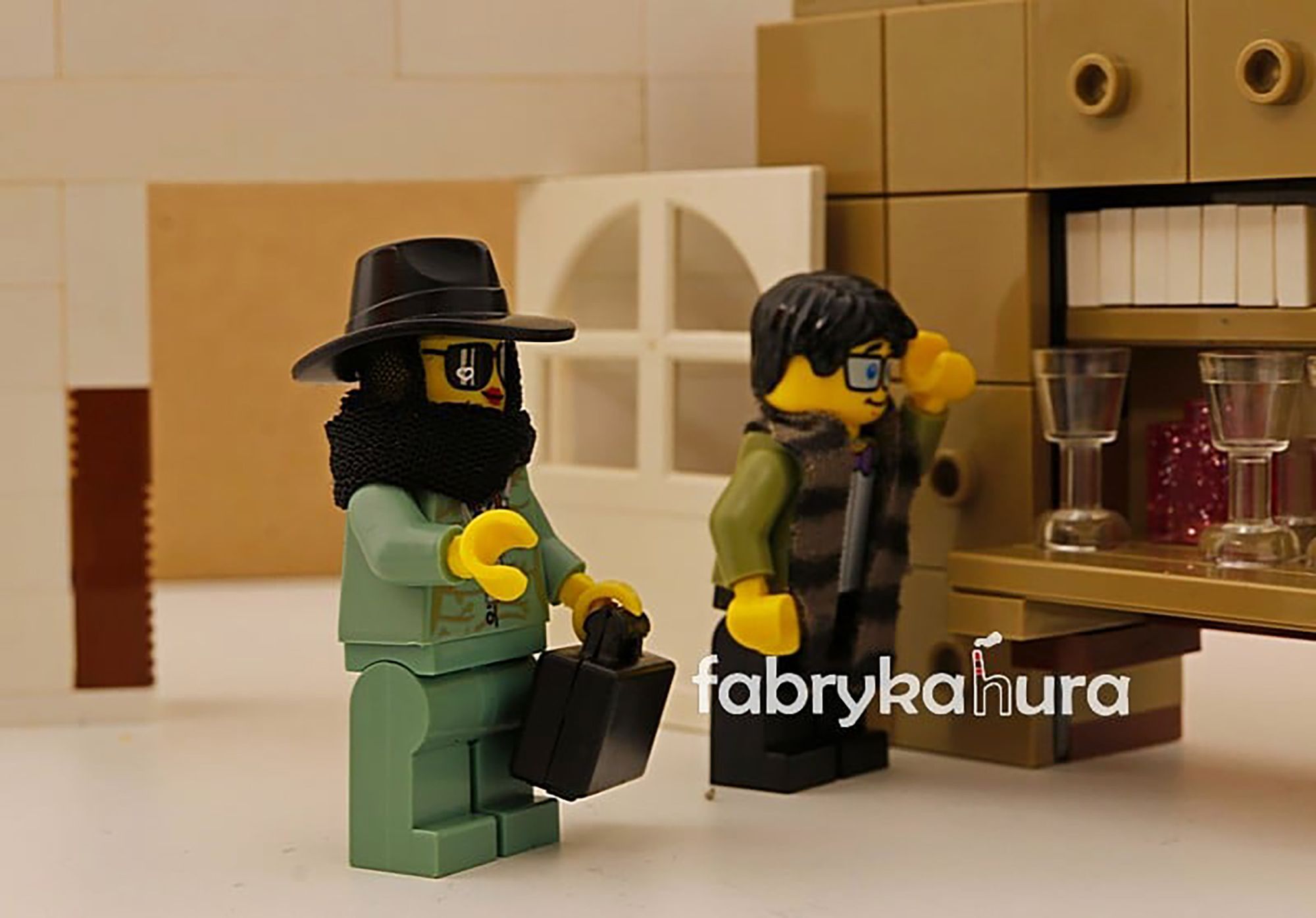 Dorosłe fanki LEGO odtwarzają na zdjęciach legendarne polskie filmy. Robią to doskonale! 1
