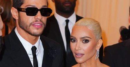 Kim Kardashian PO CICHU poleciała do Australii, żeby uratować związek z Petem Davidsonem! "Nie zamierzała wychodzić z hotelu"