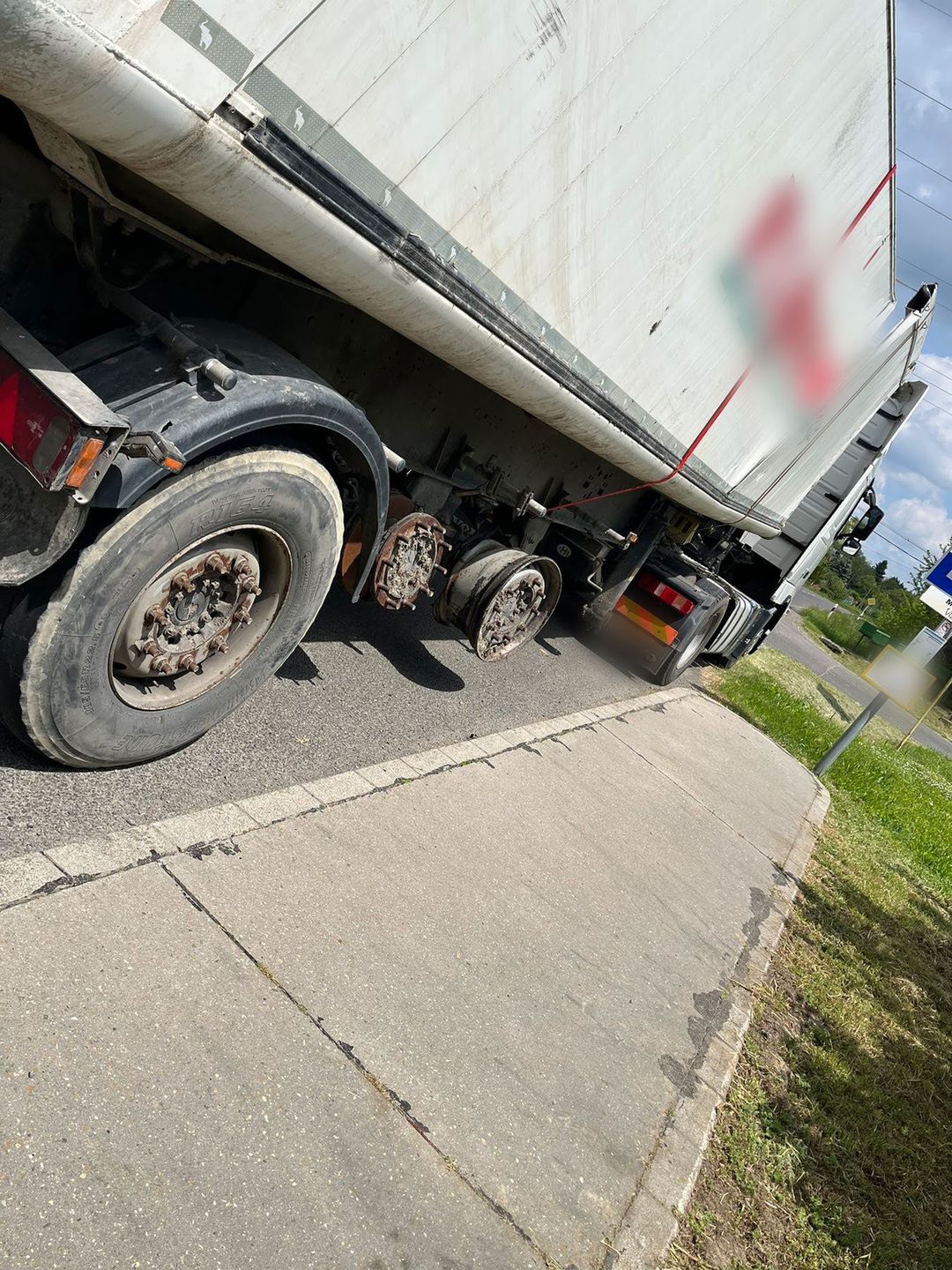 W takim stanie naczepa miała pokonać 400 kilometrów