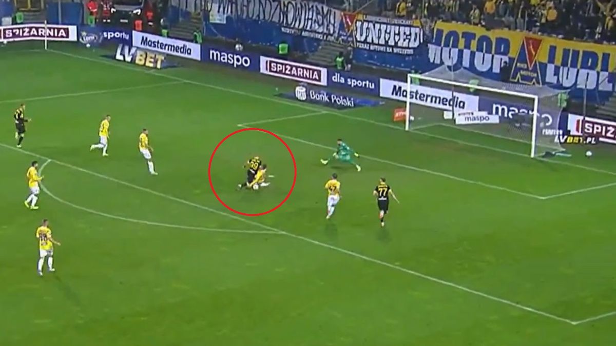 Twitter / CANAL+ SPORT / niefortunna interwencja Arkadiusza Najemskiego