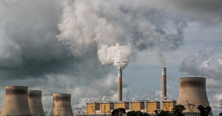 Tylu Polaków nie umarłoby na COVID-19, gdyby nie smog. Są wyniki badań