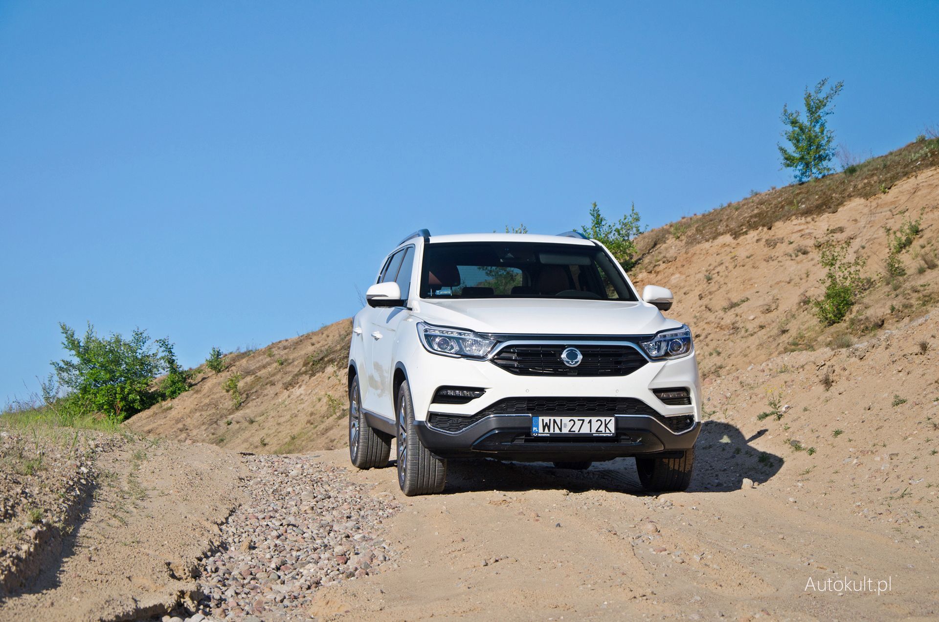 SsangYong Rexton może być rozpatrywany jako alternatywa dla klasycznego SUV-a, jak na przykład Kia Sorento, ale też jako tańszy odpowiednik terenówki, jak Toyoty Land Cruiser.