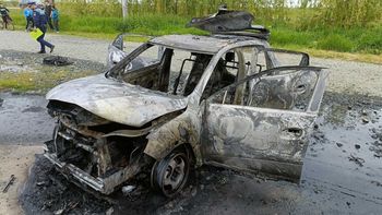 Pożar samochodu w Tarnobrzegu podczas jazdy. W akcji gaśnice i strażacy