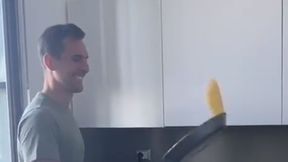 Arkadiusz Milik podjął naleśnikowe wyzwanie. Kolejny challenge w ramach akcji #zostańwdomu