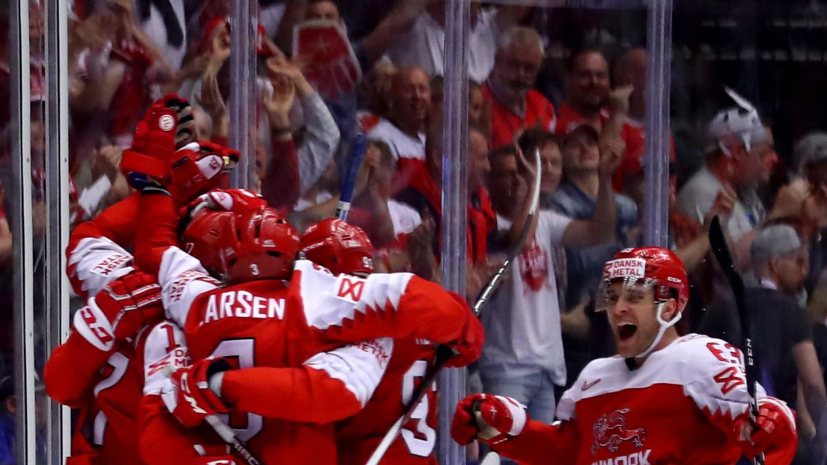 Zdjęcie okładkowe artykułu: Getty Images / Martin Rose / Na zdjęciu: Duńczycy cieszą się z bramki