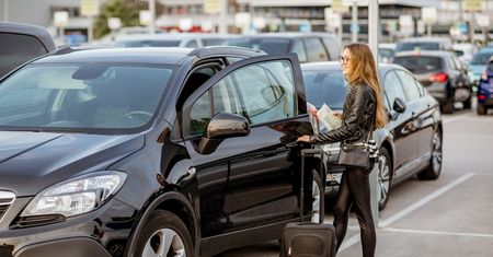 Nieoczekiwany problem z samochodami na wakacjach. Bezpośredni skutek pandemii