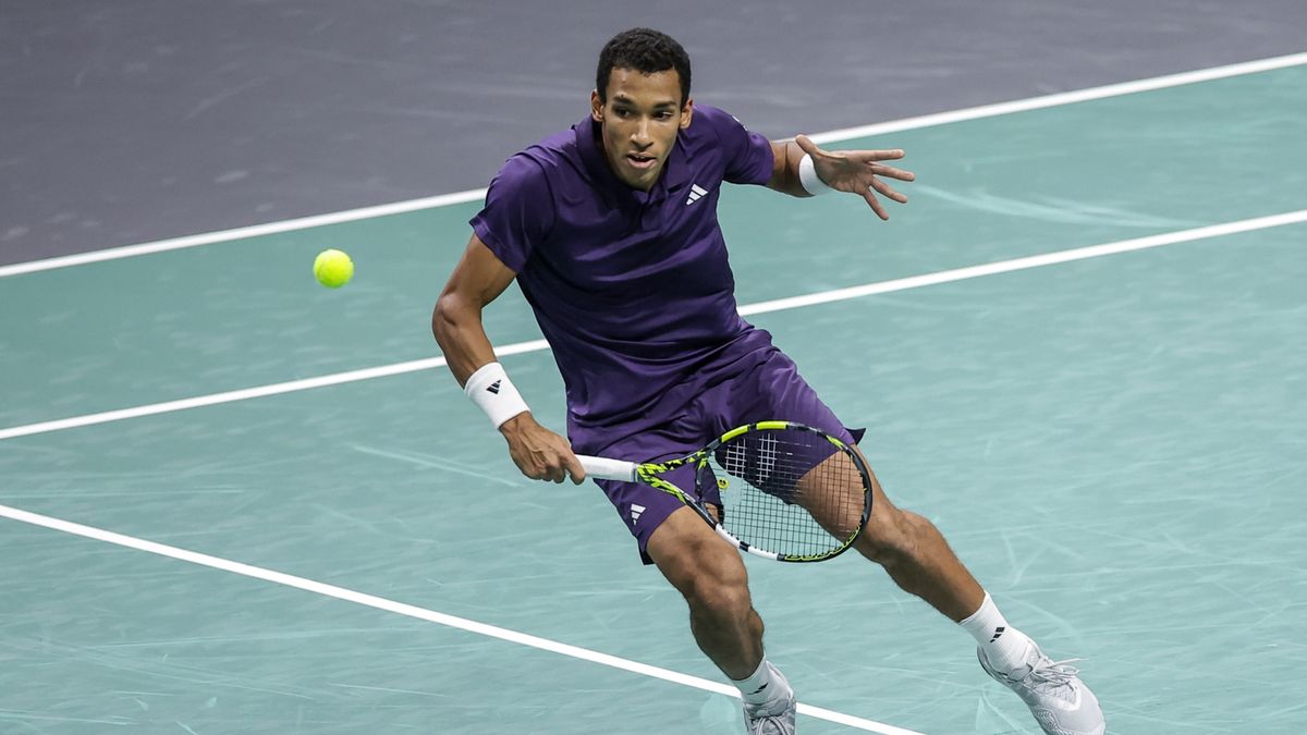 PAP/EPA / CHRISTOPHE PETIT TESSON / Na zdjęciu: Felix Auger-Aliassime