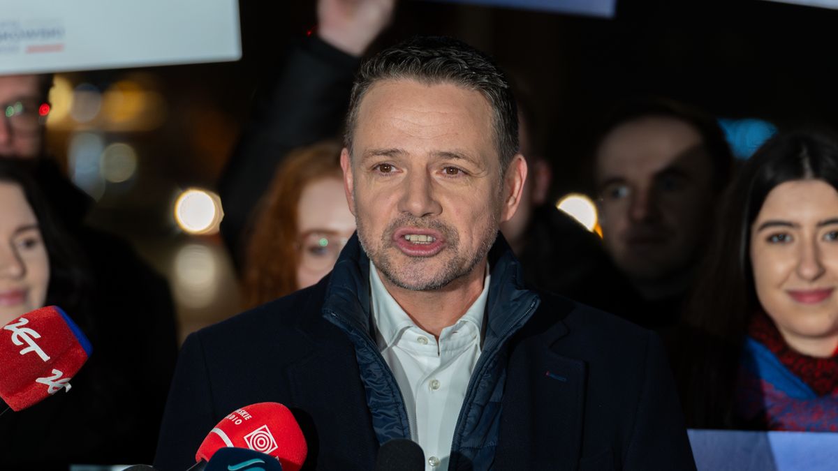 WARSAW, POLAND - 2025/01/16: The Mayor of Warsaw Rafal Trzaskowski speaks during a press conference. Rafal Trzaskowski, the (Koalicja Obywatelska) Civic Coalition candidate for the presidency, officially launched his election campaign by holding a press conference near a metro station in Warsaw. Trzaskowski emphasized the importance of Ukraine's integration into NATO and the European Union, declaring, "Anyone who says Ukraine should not be in NATO is, in fact, supporting Putin. Putin aims to convince Europe that Ukraine does not belong in NATO or the EU, which would pose a threat primarily to Polish citizens." The statement was made in response to comments by Volodymyr Zelenskyy about Karol Nawrocki, a candidate associated with the ruling PiS party. Today, Trzaskowski officially began his race for the presidency. (Photo by Marek Antoni Iwaczuk/SOPA Images/LightRocket via Getty Images)