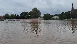 Aż zabrakło im słów. Woda pojawiła się wszędzie