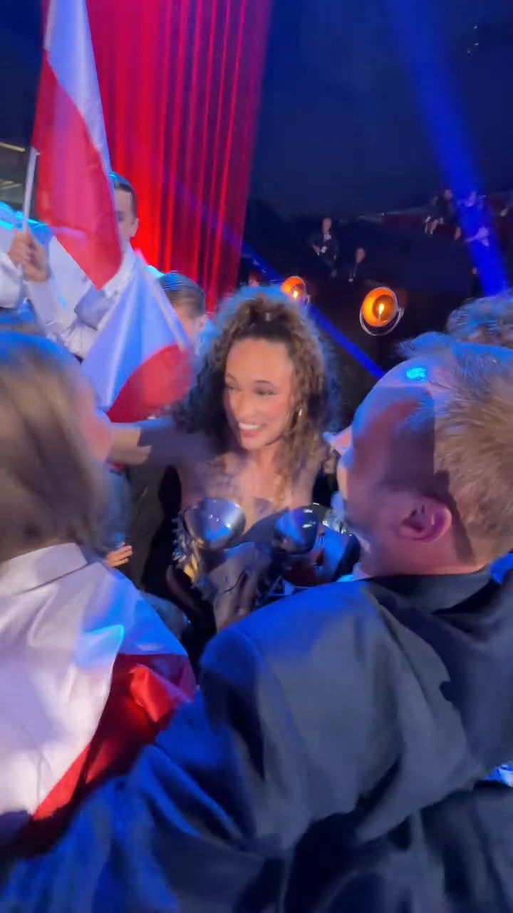 Alicja Szemplińska podczas odczytywania wyników