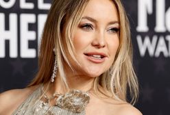 Nie mogła wyglądać lepiej. Kate Hudson postawiła na srebrzysty blask i odkryte plecy