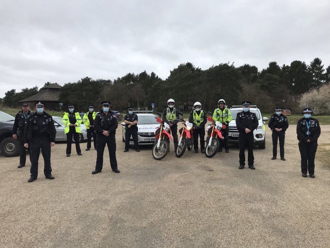 Policjanci zorganizowali akcję przeciwko motocyklistom nielegalnie jeżdżącym po lesie.