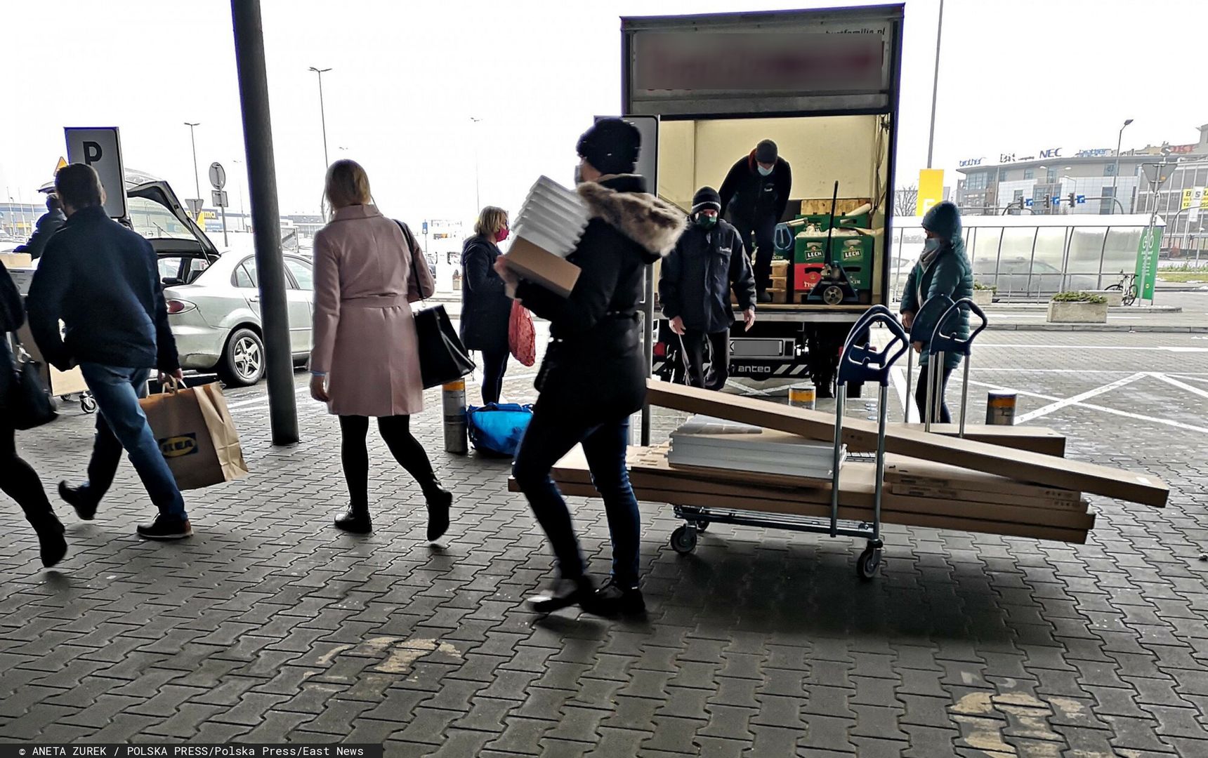 Ikea to jedno z miejsc, w których co weekend nie brakuje ludzi. Podobnie będzie w nadchodzącą niedzielę handlową