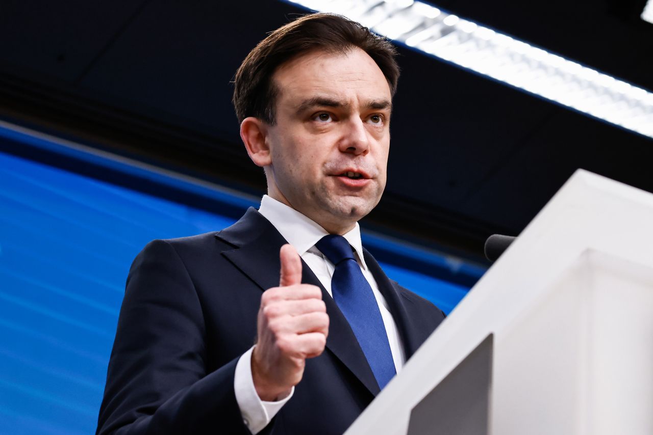 Co z pieniędzmi dla PiS? Minister czeka na ważną decyzję