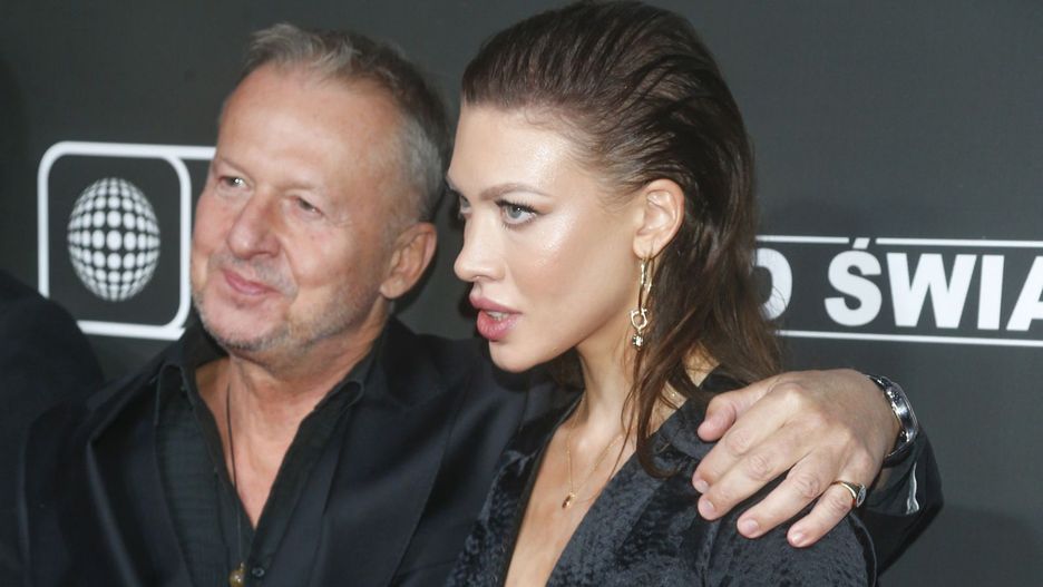 Aleksandra Linda, córka Bogusława Lindy i Lindy Popiel, świetnie radzi sobie przed obiektywem