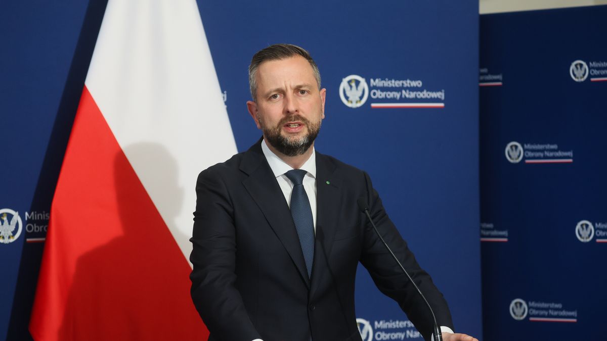 Warszawa, 06.05.2026. Wicepremier, minister obrony narodowej Władysław Kosiniak-Kamysz podczas wspólnego z ministrem obrony Armenii Surenem Papikyanem oświadczenia dla mediów w Ministerstwie Obrony Narodowej w Warszawie, 6 bm. (aldg) PAP/Leszek Szymański