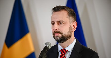 Wojskowe kolumny na drogach. Ważny apel szefa MON