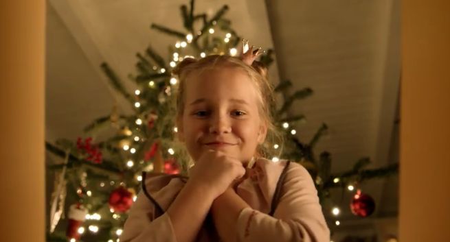 Radość ze smartfonów, telewizora i konsoli w bożonarodzeniowej kampanii Orange Love (wideo)