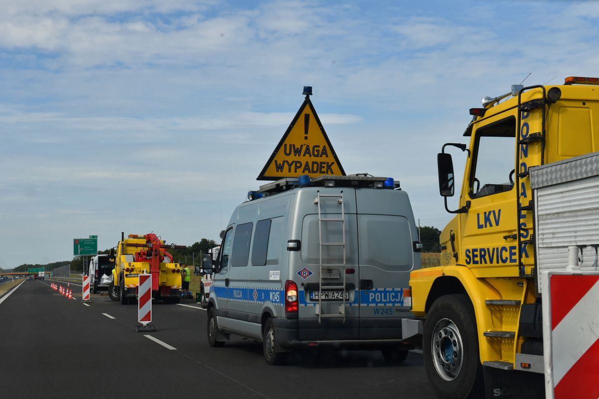 Autostrada A4. Motocyklista upadł, przejechał po nim samochód