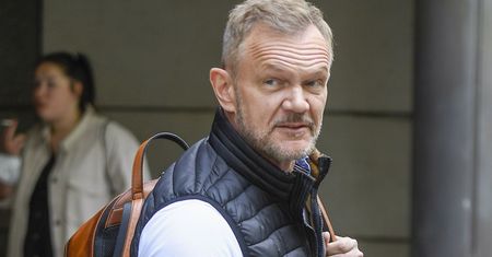 Cezary Pazura chwali się muskulaturą. Jego wyrzeźbiony kaloryfer na brzuchu robi piorunujące wrażenie
