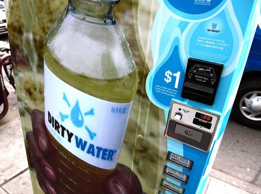 Woda butelkowa o smaku tyfusu, malarii i cholery prosto z automatu
