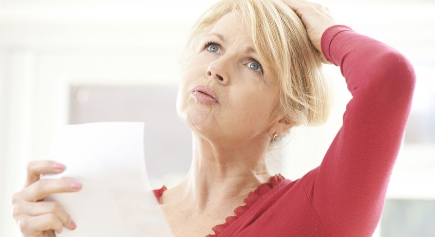 Jednym z objawów menopauzy są nieregularne miesiączki