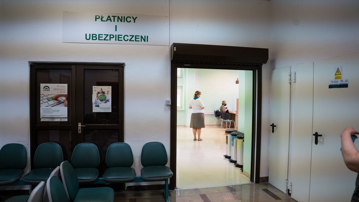 Wraca obowiązek płacenia składek na ZUS